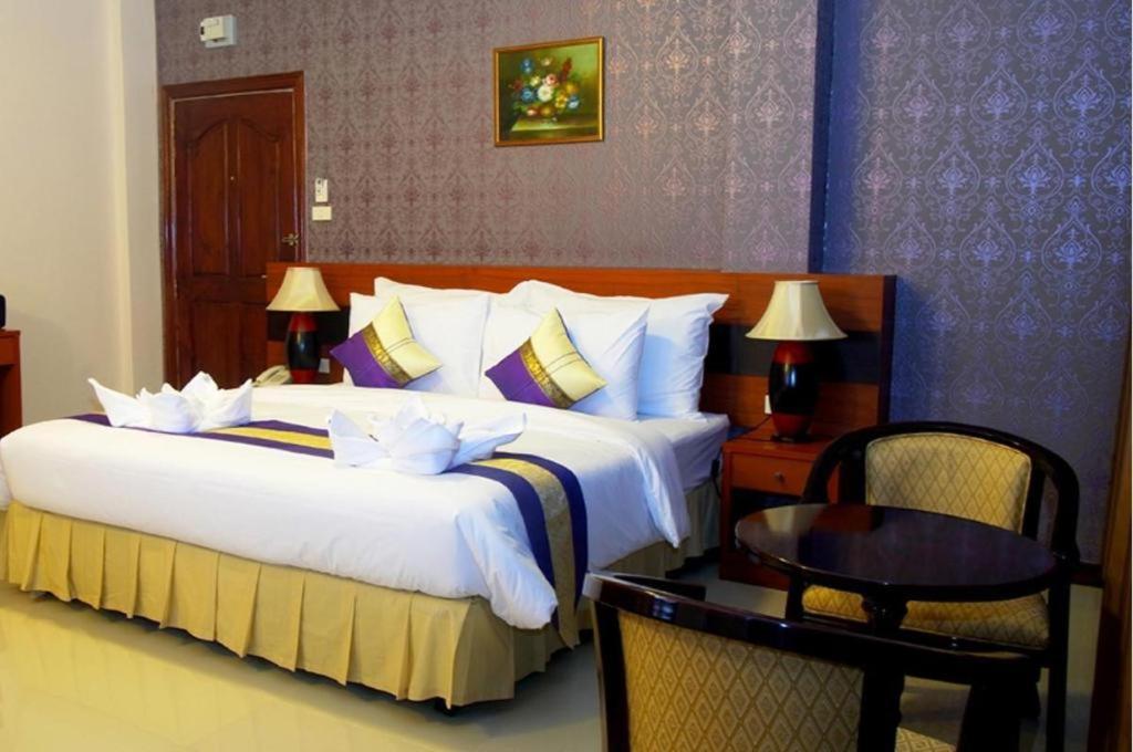Sirimathani Hotel Лей Екстер'єр фото