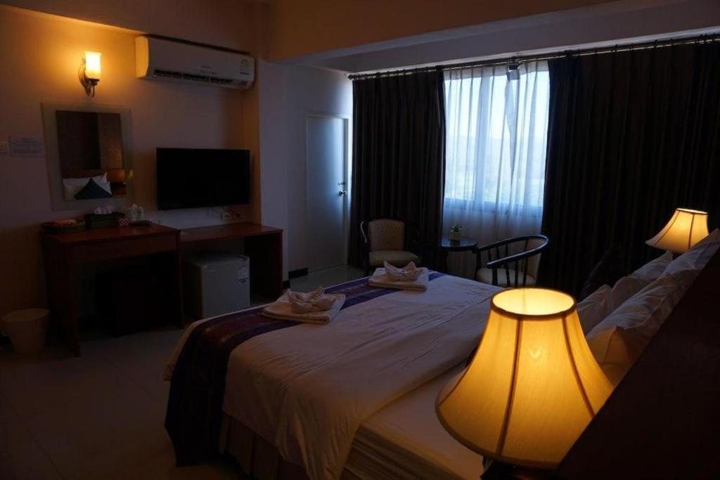 Sirimathani Hotel Лей Екстер'єр фото